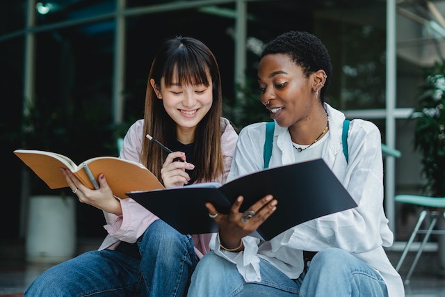 Economics Tutors in Centennial